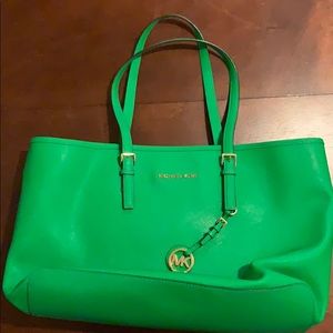 Michael Kors Jet Set Travel multi function Green